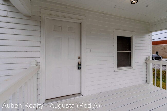 Foto del edificio - 3 br, 1 bath House - 1654 Hester Street