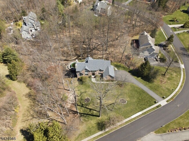Foto del edificio - 11 Rosewood Ln