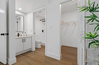 Interior Photo - Circle Sunrise