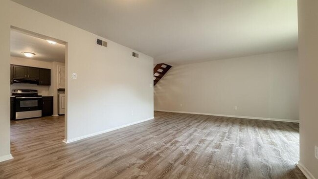 Building Photo - 1373 E Tanners Creek Dr
