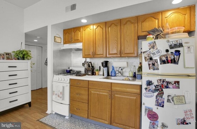 Building Photo - 2137 Spruce St