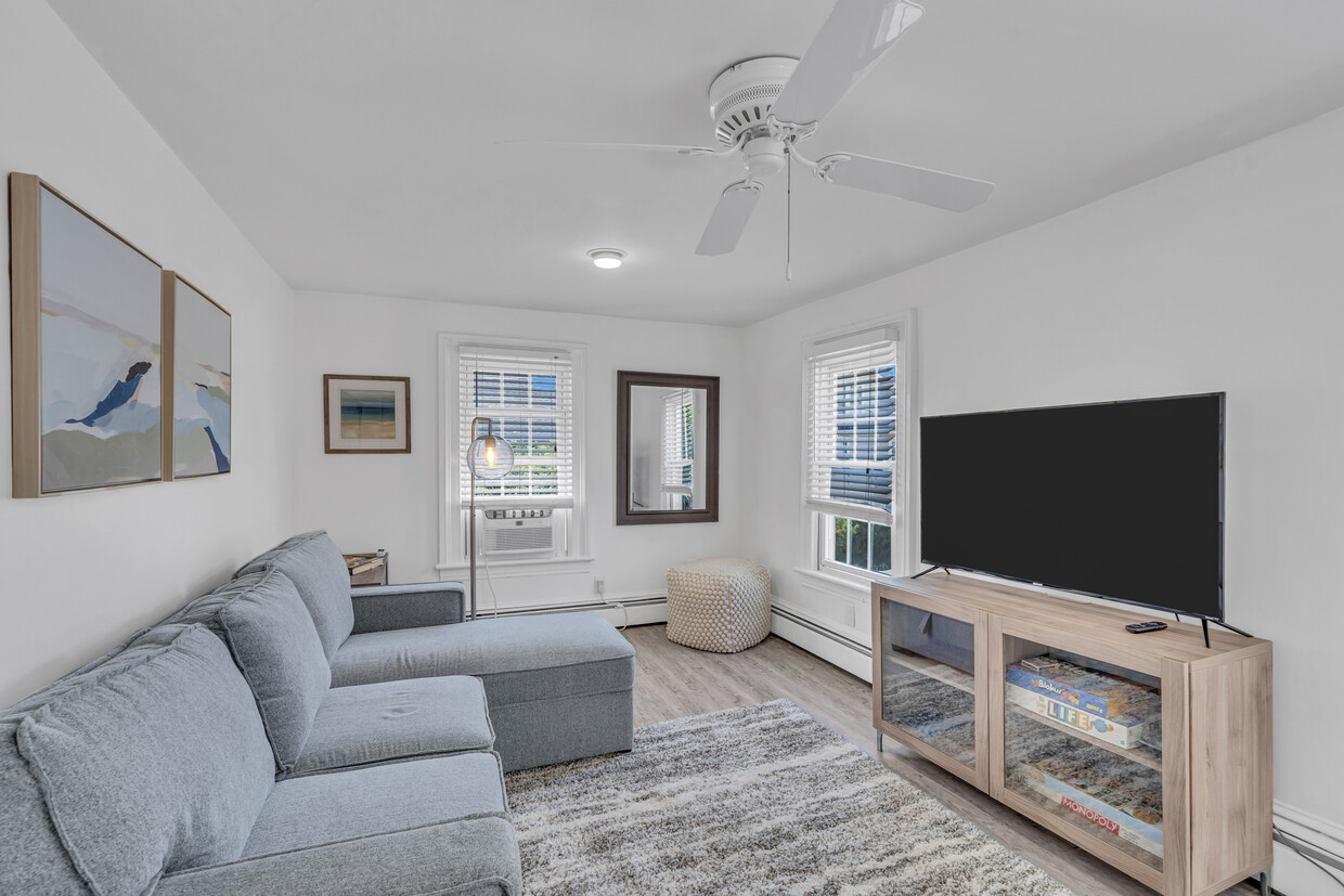 Primary Photo - 128 Mt Hermon Way