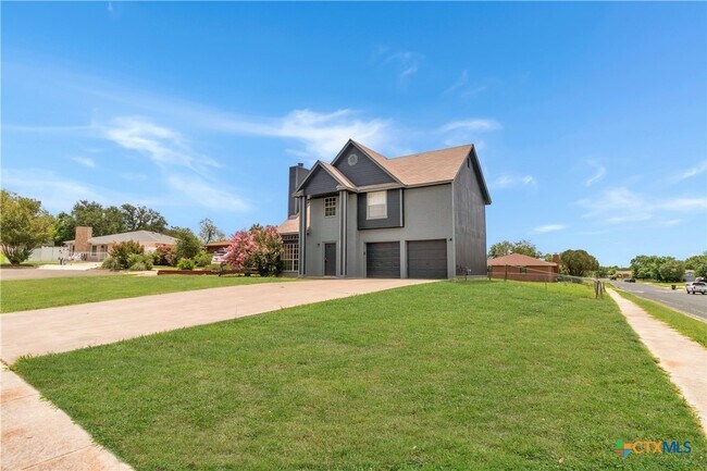 Building Photo - 2802 Delta Cir