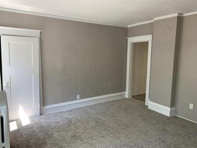 Building Photo - 114 W Summit Ave