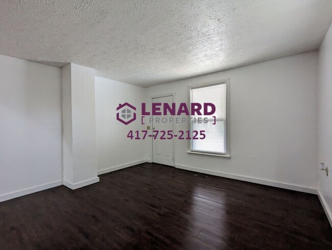 Foto del edificio - 635 S Douglas Ave