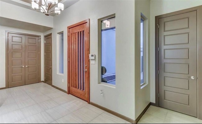 Foto del edificio - 471 Fortenberry Pl