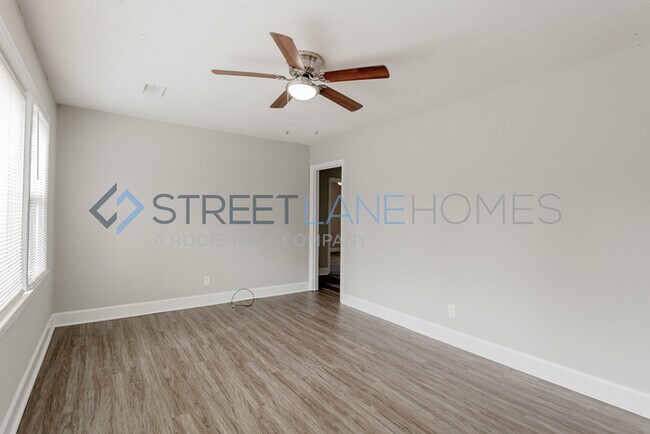 Building Photo - NOW OFFERING $250 OFF FIRST FULL MONTH IF ...
