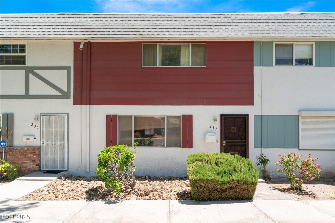 Foto principal - 237 Greenbriar Townhouse Way