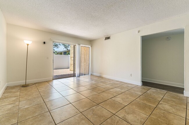 Building Photo - Desirable Location - 2-bed 2-bath Condo 5 ...