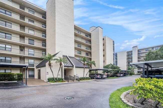 Building Photo - 2800 Cove Cay Dr