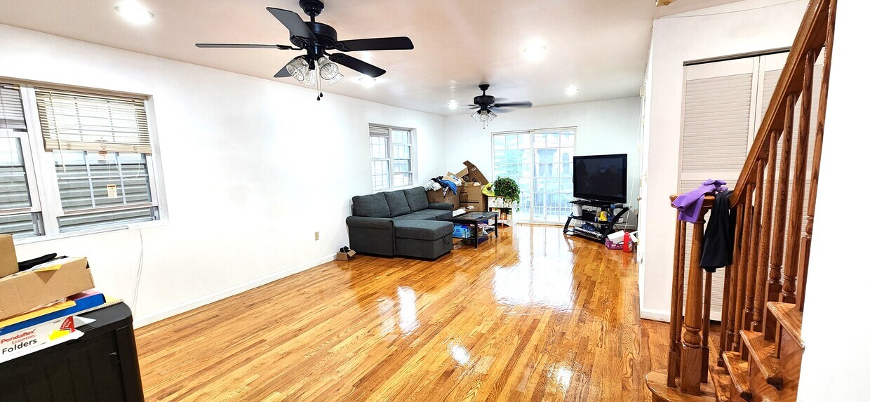 Foto principal - 919 Paterson Plank Rd