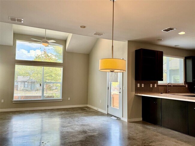 Foto del edificio - 301 W Stassney Ln