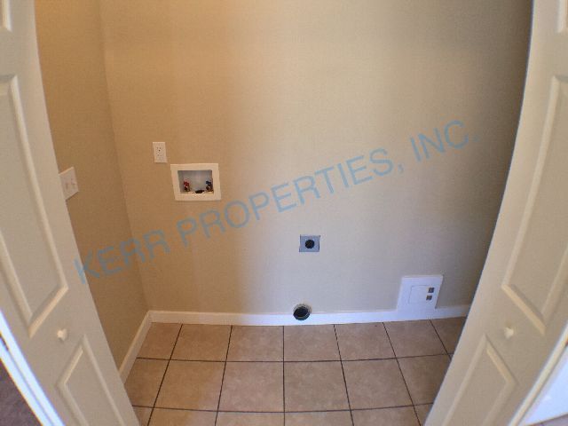 Building Photo - 4724 SE 65th Ave
