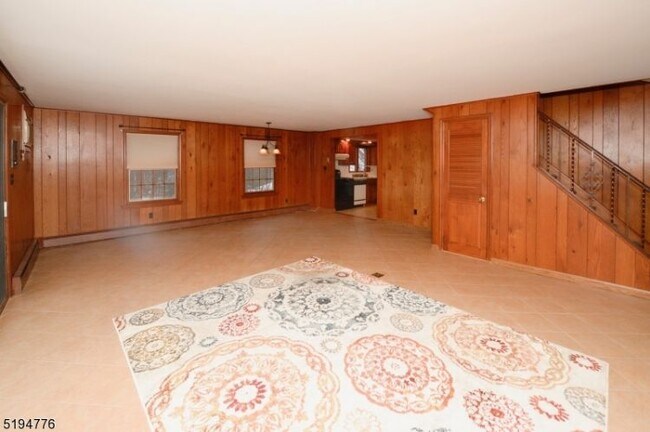 Building Photo - 10 Jacobus Ave