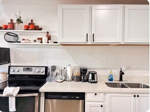 Building Photo - 6835 Avenue Q