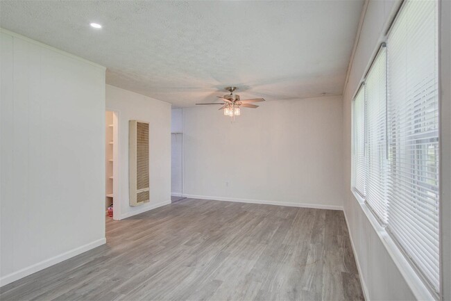 Foto del edificio - 1203 Jones Street Apt #A, Hanahan, SC 2941...