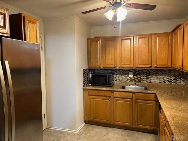 Building Photo - 379 College Dr