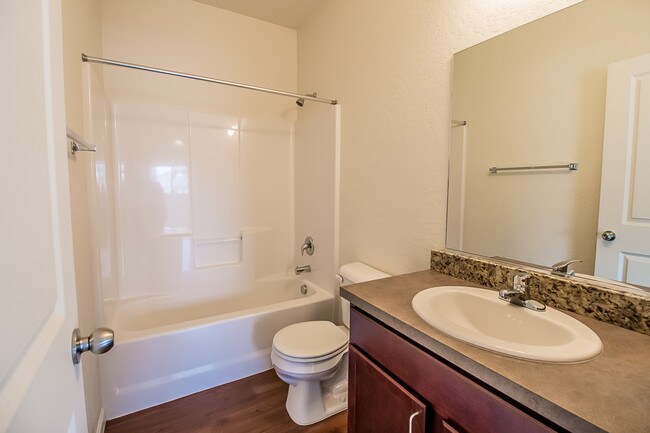 Building Photo - 6814 N Pinegrove Dr