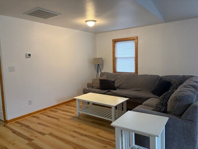 Foto del edificio - 1 Bedroom 1 Bath Available Now for Year Round Rental! $975/mo