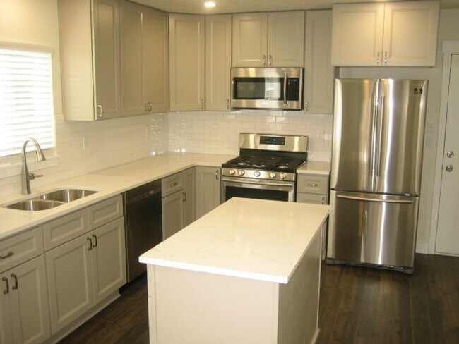 Foto del edificio - 1065 Garnet St NE