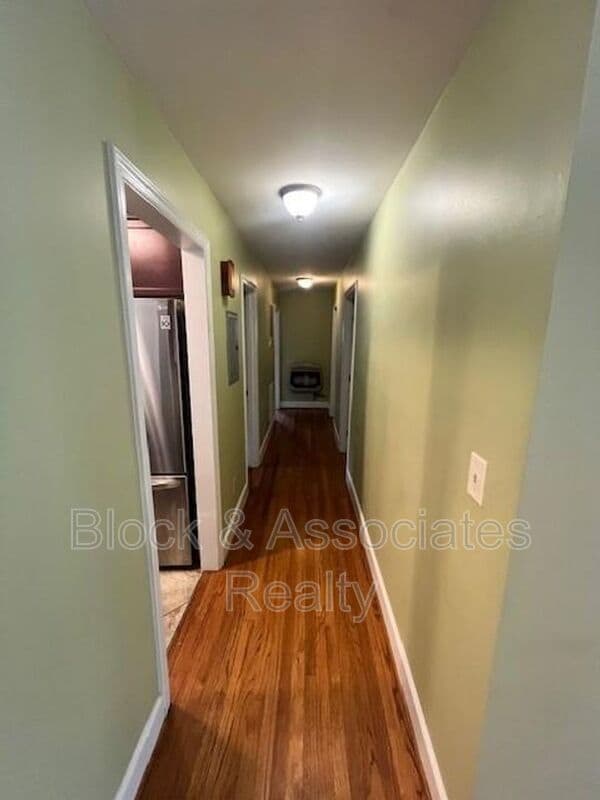 Building Photo - 1608 Pineview Dr