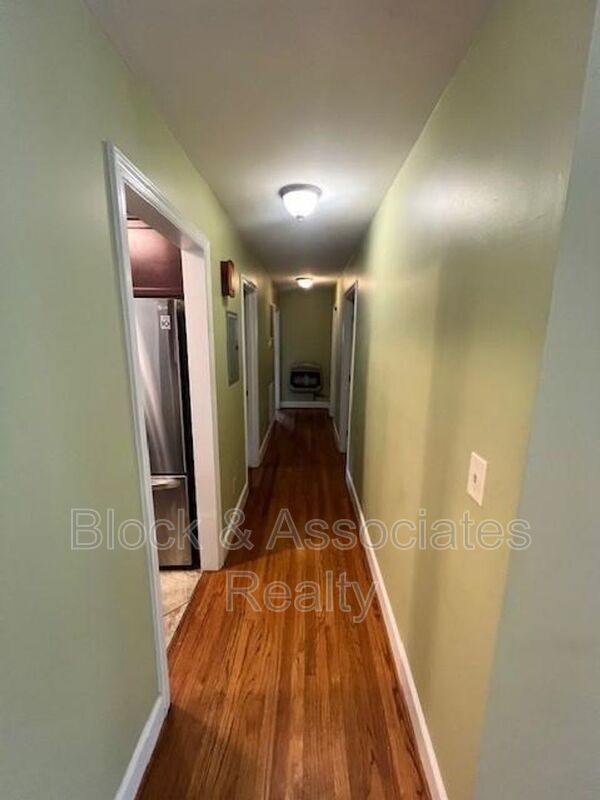 Foto del edificio - 1608 Pineview Dr
