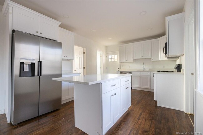 Building Photo - 340 Pleasantview Ave