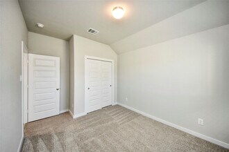 Building Photo - 11834 Maple Oak Dr