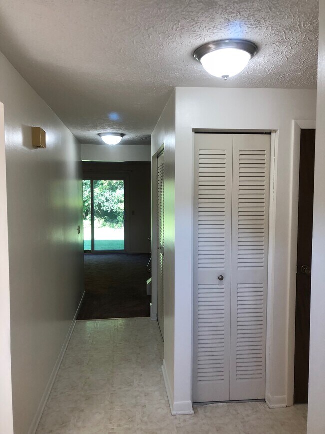 hall - 63 Willowick Dr