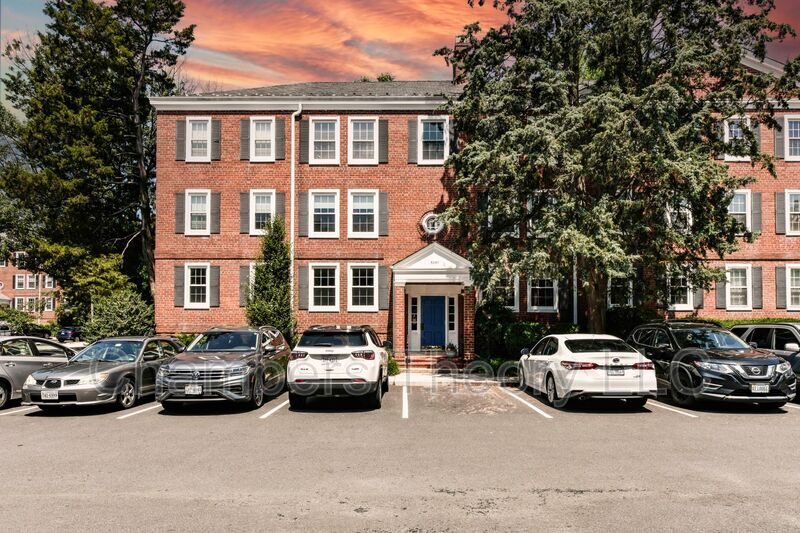 Primary Photo - 3057 S Buchanan St