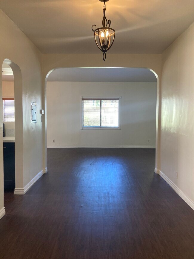 Building Photo - 9940 Robbins Dr