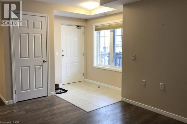 Building Photo - 255 Maitland St