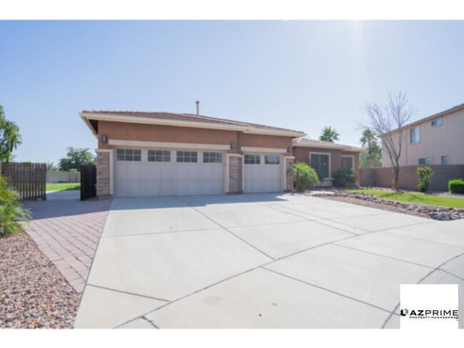Building Photo - Stylish 4/2.5 Goodyear Home with Solar &am...