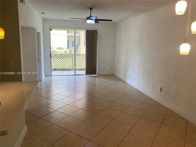 Foto del edificio - 18330 NW 68th Ave