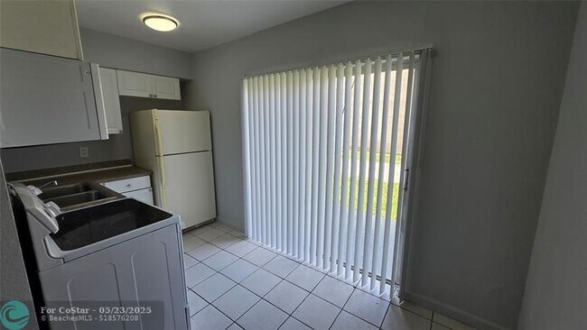 Foto del edificio - 16951 NE 18th Ave