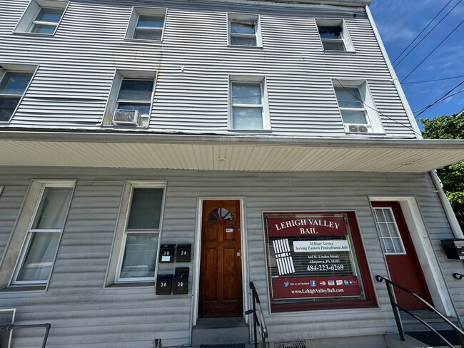 Building Photo - 445-447 West Linden Street