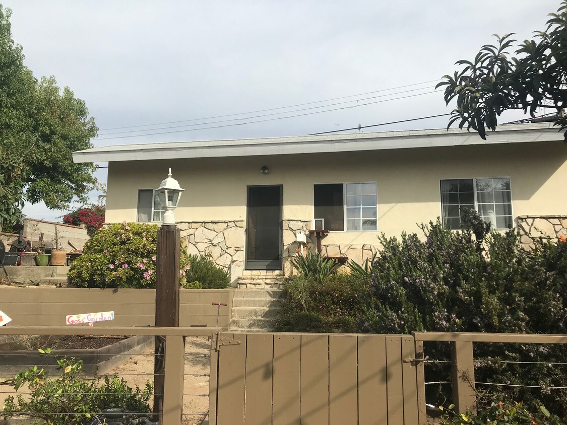 GUEST HOUSE front view - 7307 W 87th St