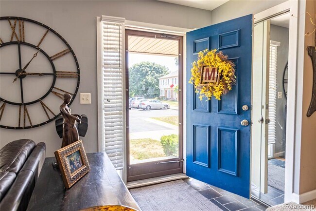 Foto del edificio - 24483 Bashian Dr