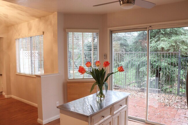 Building Photo - Updated 3 Bedroom 2.5 Bath in Rocklin