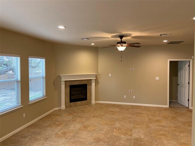 Foto del edificio - 1501 Rimstone Dr