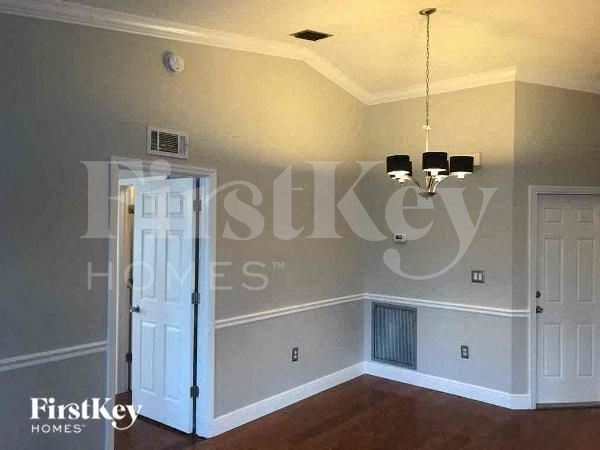 Foto del edificio - 17261 Oriole Rd