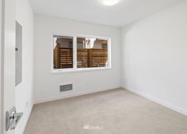 Building Photo - Greenlake 2bed / 2bath Townhouse