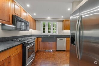 Building Photo - 259 Mt Auburn St