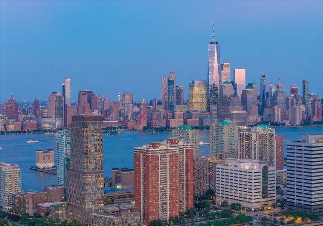 La energía de la ciudad, la vida junto al río y Manhattan justo al otro lado del Hudson. - Newport Rentals