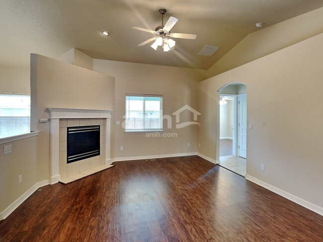 Building Photo - 290 N Taurus Way