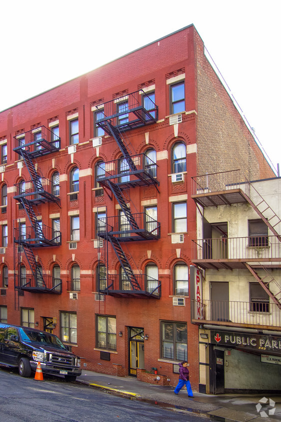 Building Photo - Lenox Hill