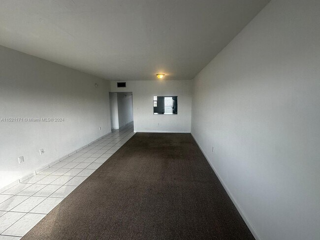 Foto del edificio - 18700 NE 3rd Ct