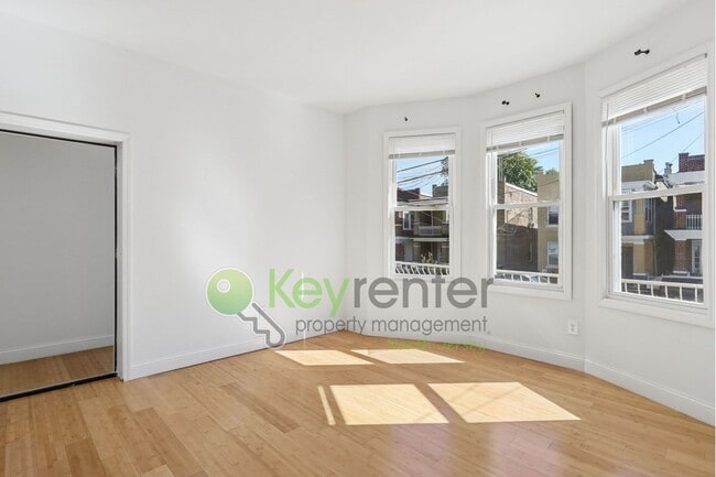 Foto del edificio - 185 Clerk St