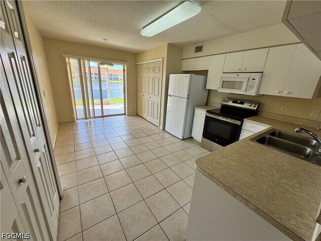 Foto del edificio - 26700 Rosewood Pointe Dr