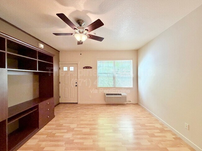 Foto del edificio - 657 NE Garswood Ln